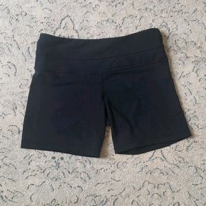 Lululemon shorts size 4